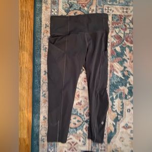 Lululemon grey cropped leggings with pockets. Size 4